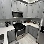 1Br Hollywood Townhouse
